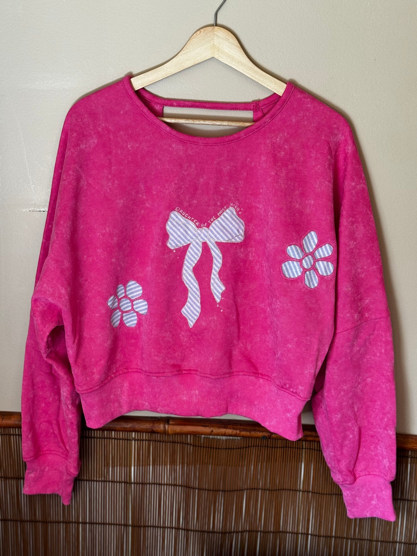 Daughter of the King Crewneck(with flowers)