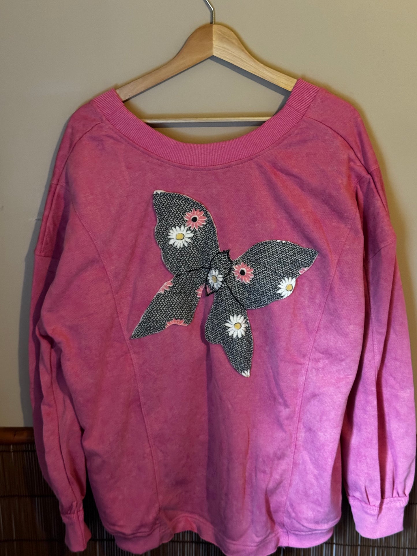 Quilted Blush Crewneck (black&pink)L