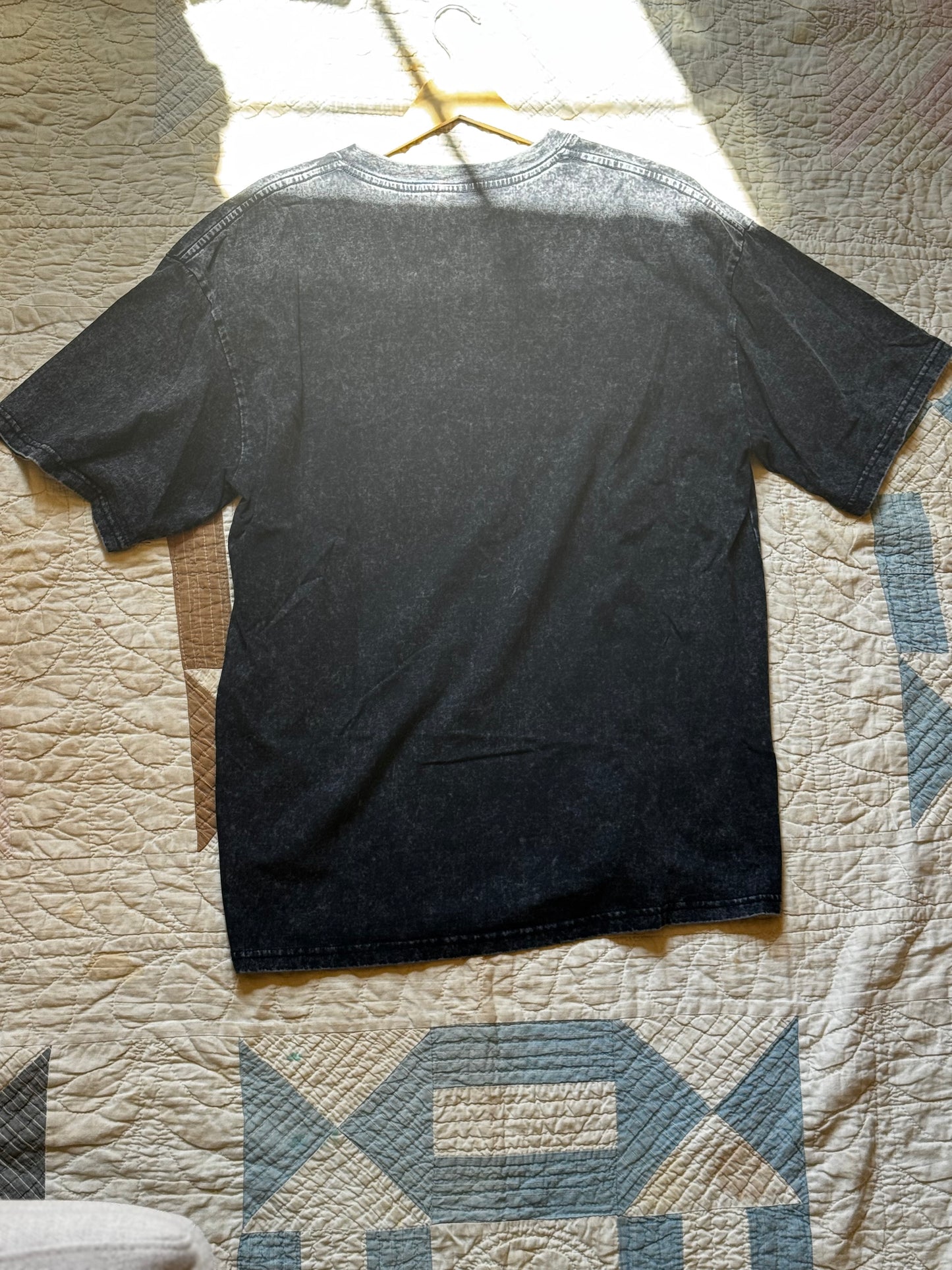 Black Quilted 80’s t-shirt  XL