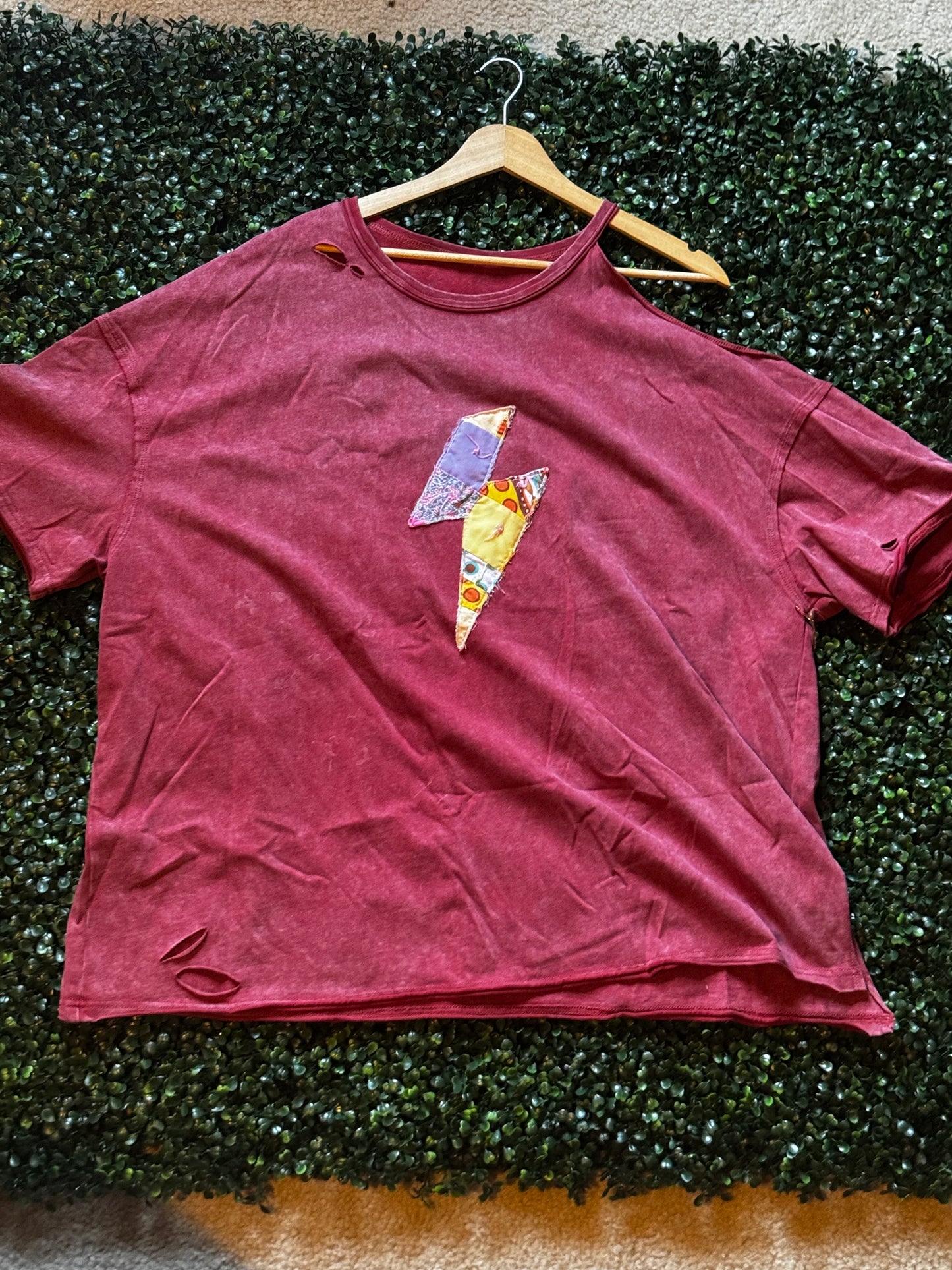 Clay Red Quilted lightning bolt distressed t-shirt XL